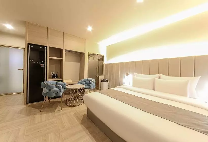 Denbasta Premium Hotel Bumil