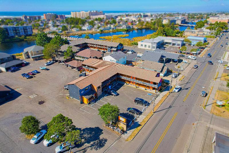 Hotel Coast River Inn