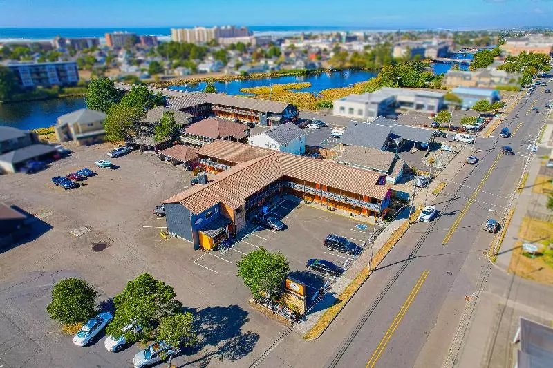 호텔 Coast River Inn