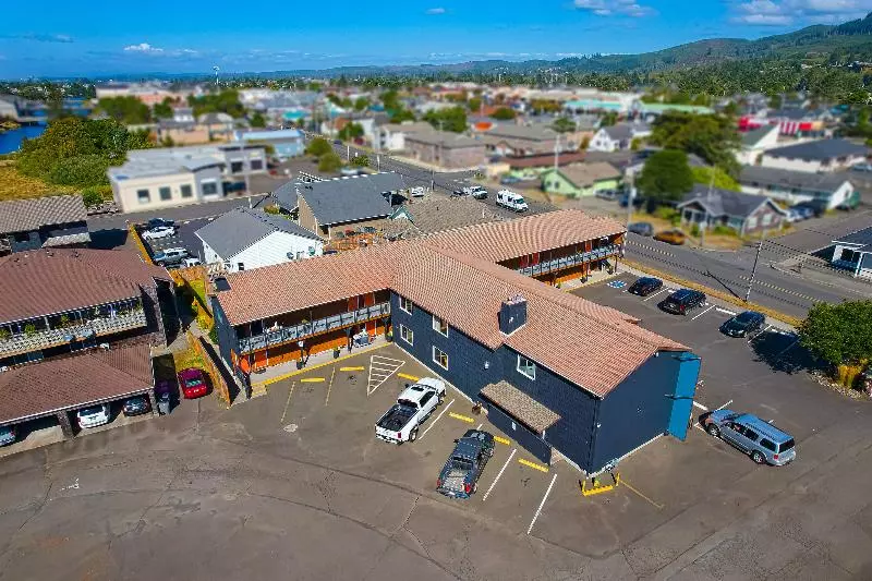 호텔 Coast River Inn