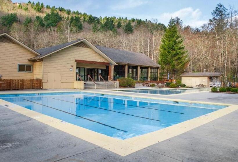 فندق Fairway Forest