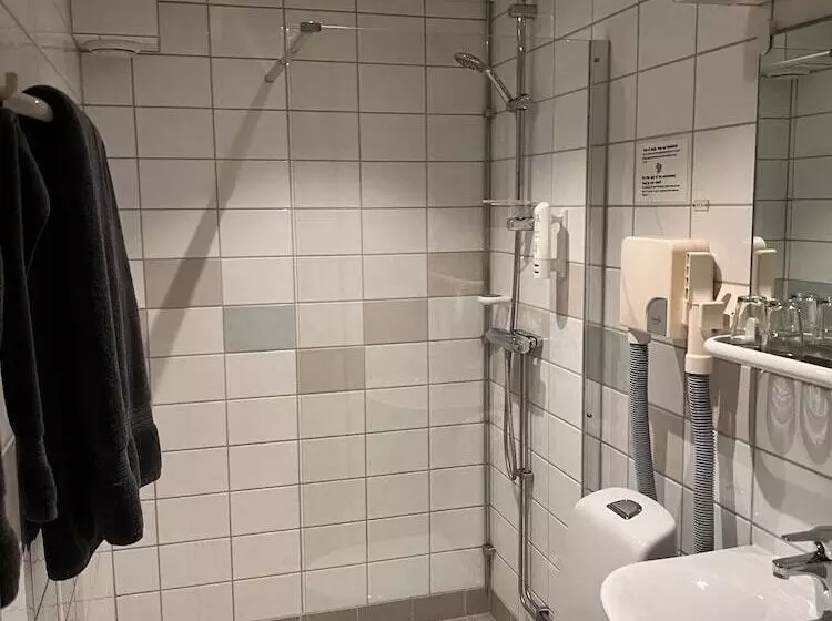 בית מלון כפרי L Garvaren