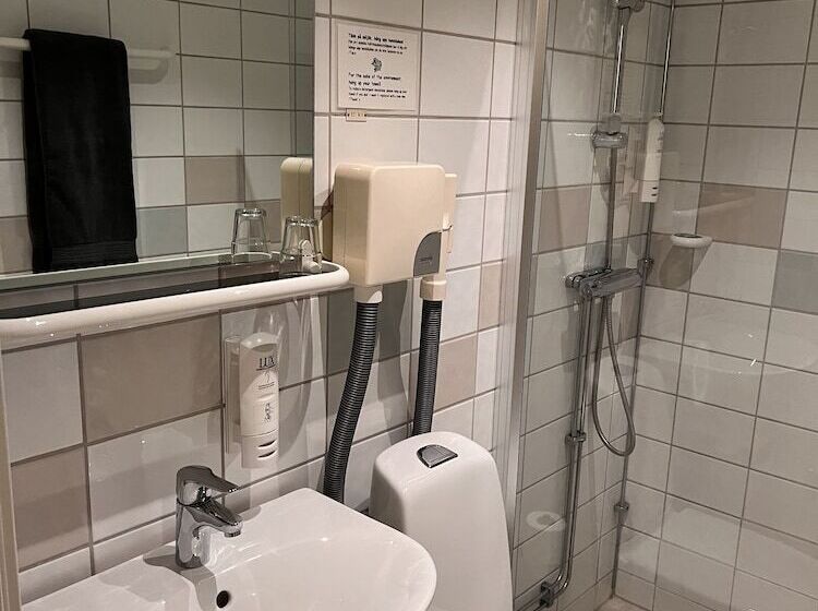 בית מלון כפרי L Garvaren