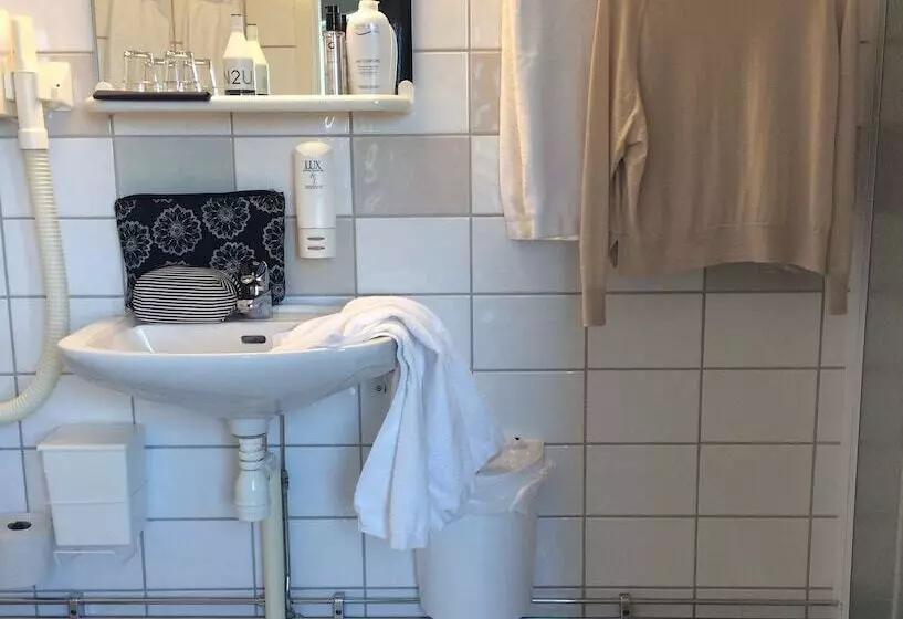 בית מלון כפרי L Garvaren