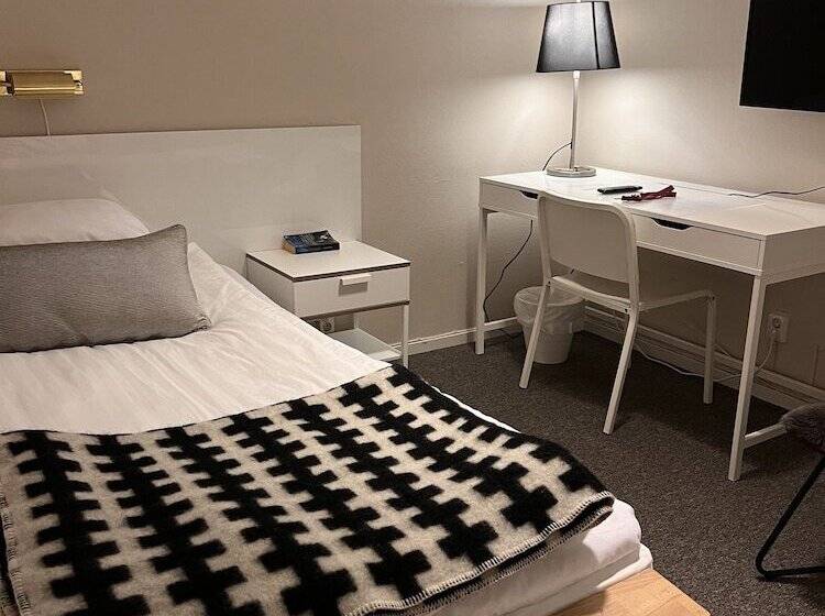 בית מלון כפרי L Garvaren