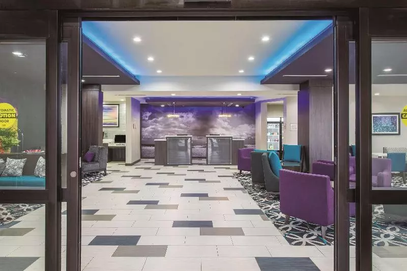 Отель La Quinta Inn & Suites By Wyndham Enid