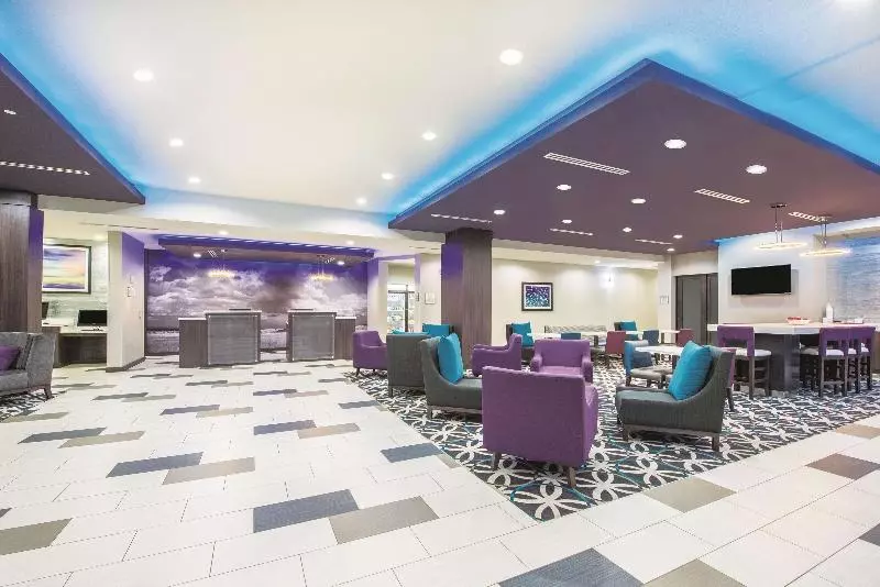 Отель La Quinta Inn & Suites By Wyndham Enid