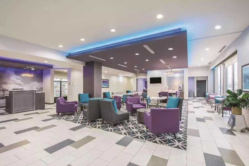 Отель La Quinta Inn & Suites By Wyndham Enid