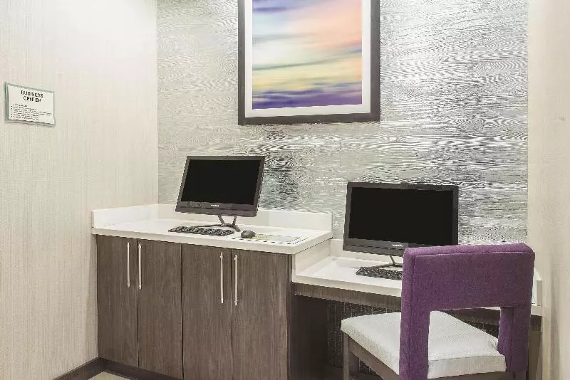 Отель La Quinta Inn & Suites By Wyndham Enid