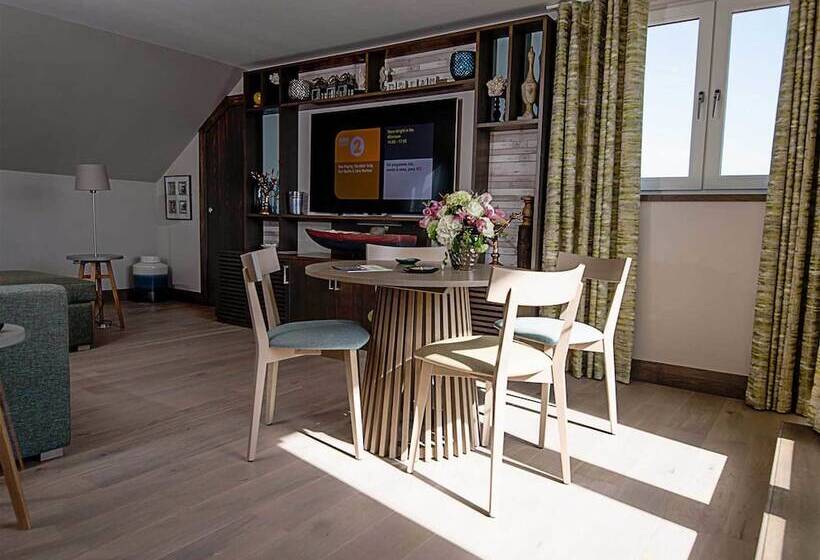 فندق The Waterside