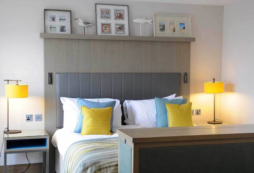 فندق The Waterside