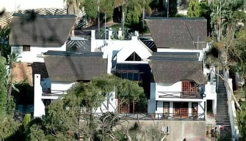 پانسیون Coral Tree Inn