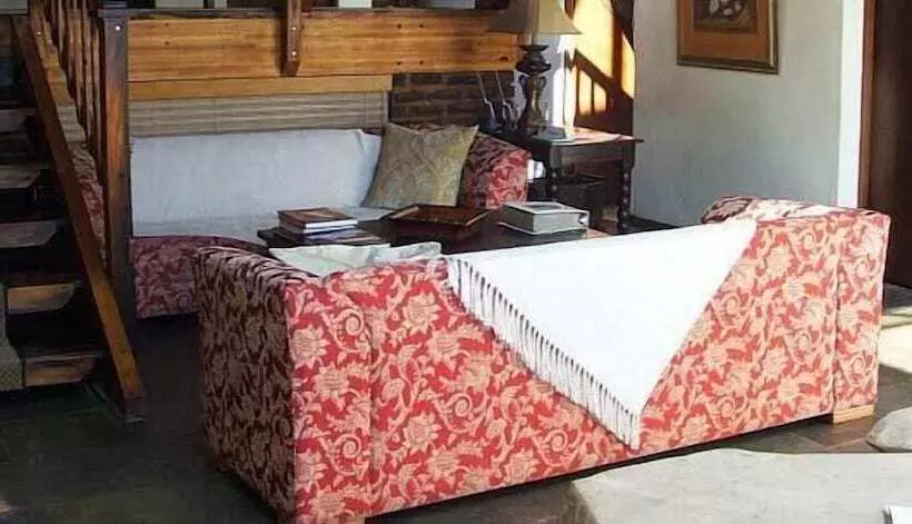 پانسیون Coral Tree Inn