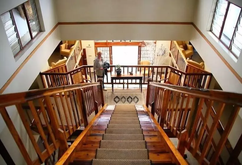 پانسیون Coral Tree Inn