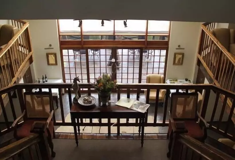 پانسیون Coral Tree Inn