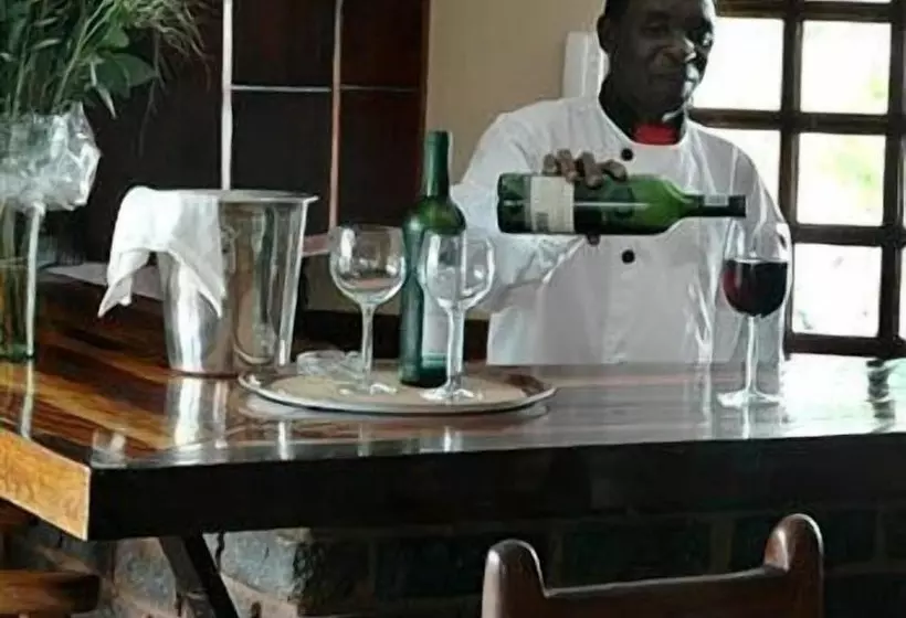 پانسیون Coral Tree Inn