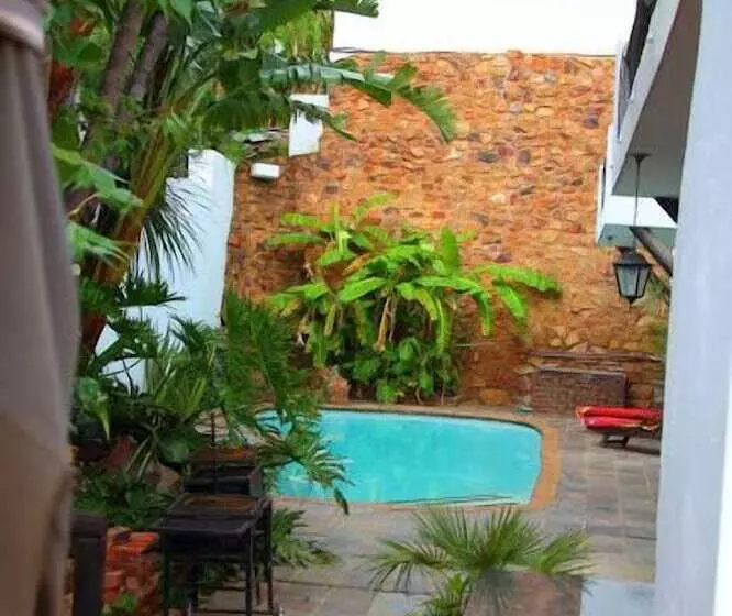 پانسیون Coral Tree Inn