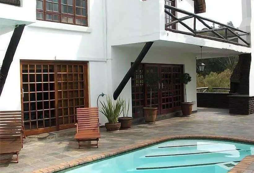 پانسیون Coral Tree Inn