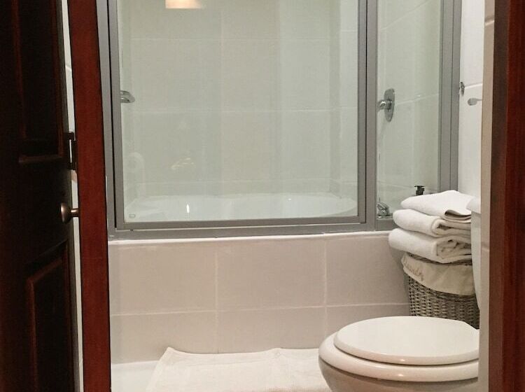 ペンション Coral Tree Inn