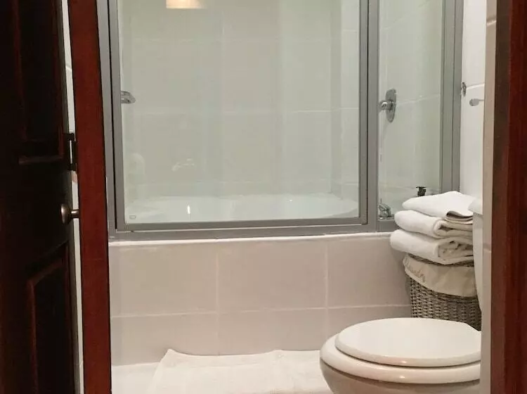 پانسیون Coral Tree Inn