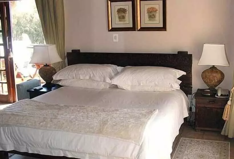 پانسیون Coral Tree Inn