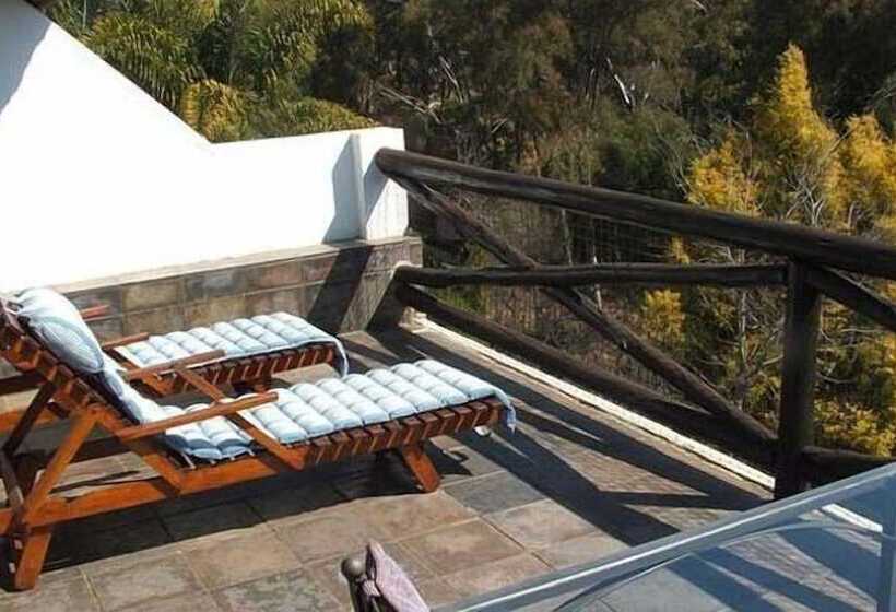 ペンション Coral Tree Inn