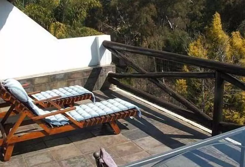 پانسیون Coral Tree Inn