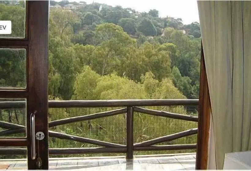 پانسیون Coral Tree Inn