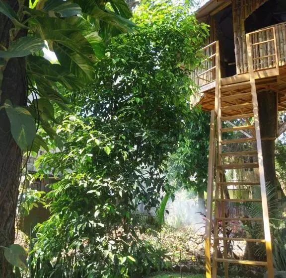 پانسیون Eden Garden Farm Stay