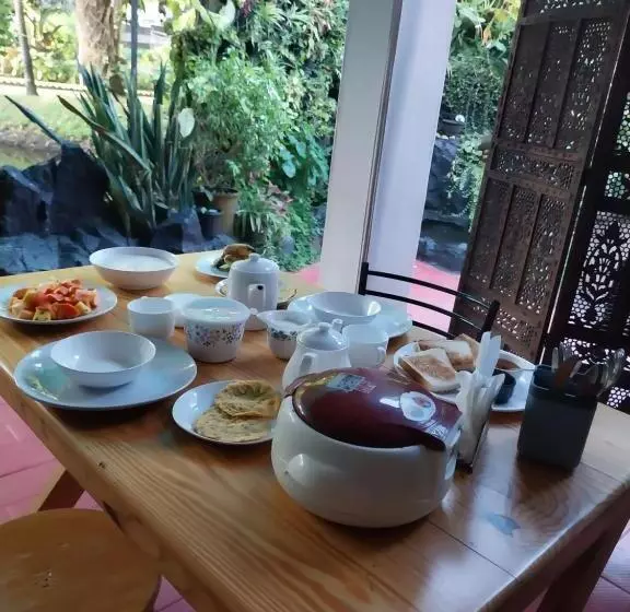 پانسیون Eden Garden Farm Stay
