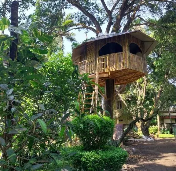 پانسیون Eden Garden Farm Stay