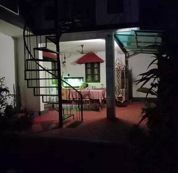 پانسیون Eden Garden Farm Stay
