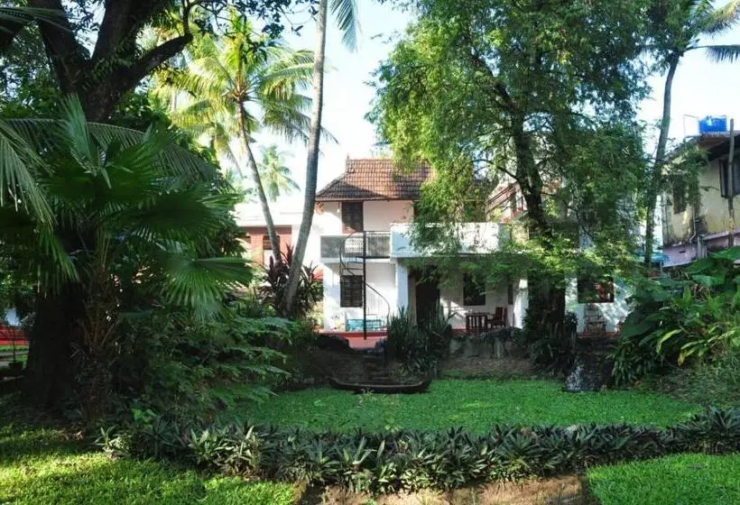 پانسیون Eden Garden Farm Stay