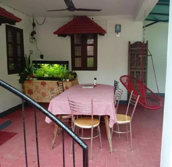 پانسیون Eden Garden Farm Stay