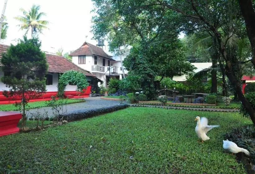 پانسیون Eden Garden Farm Stay