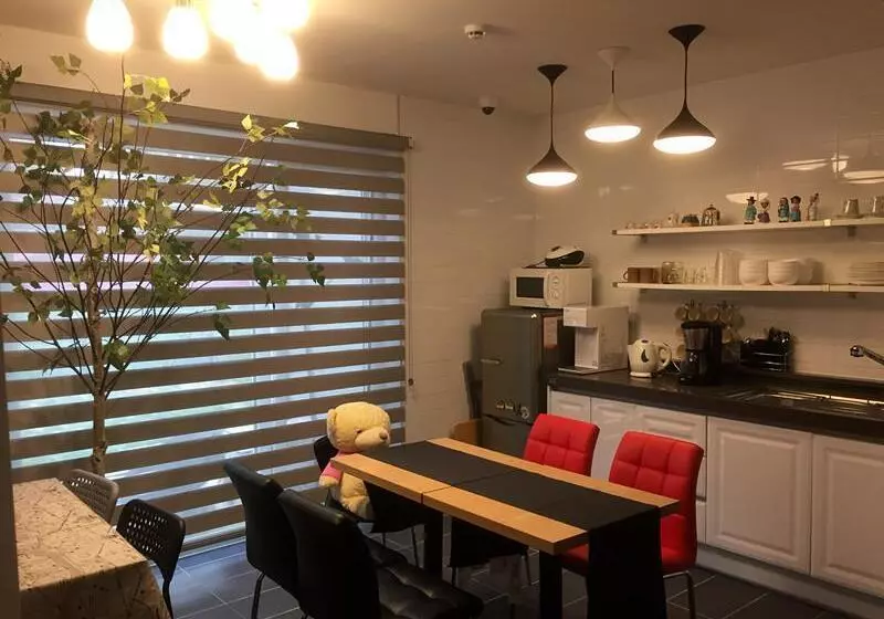 Пансион Incheon Airport Happy Place Guesthouse