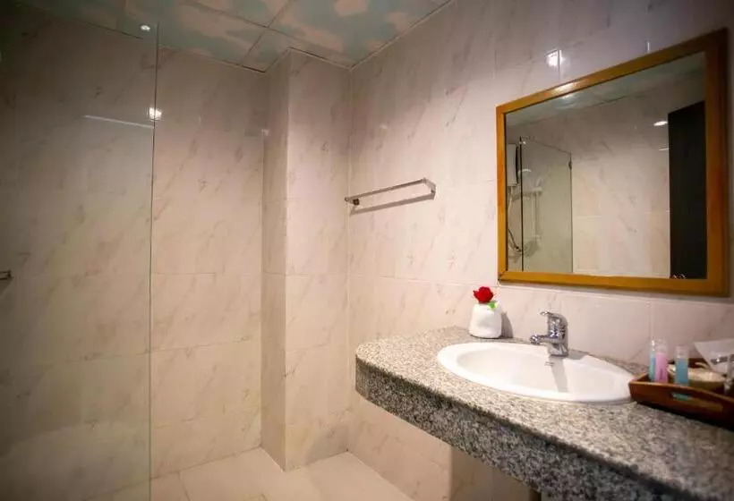 Sea Paradise Hotel Sattahip