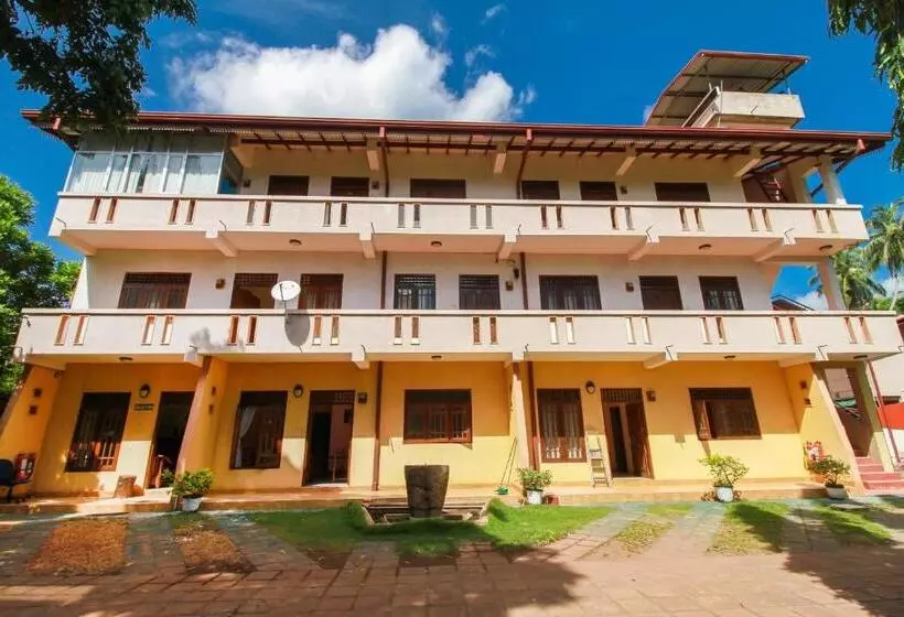 Hotel Airport Green View Resort