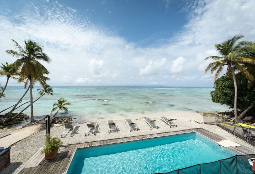 هتل Coco Beach Mariegalante