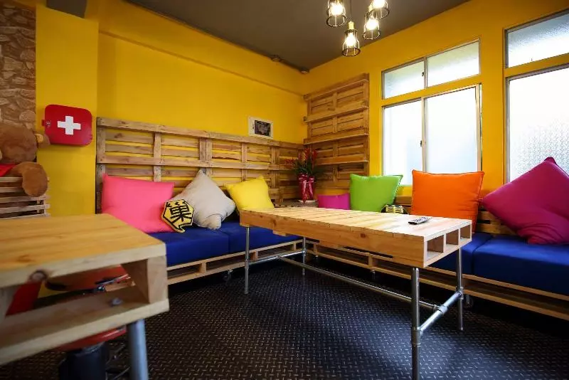 カプセルホテル 蜂巢膠囊旅店   Hive B&b