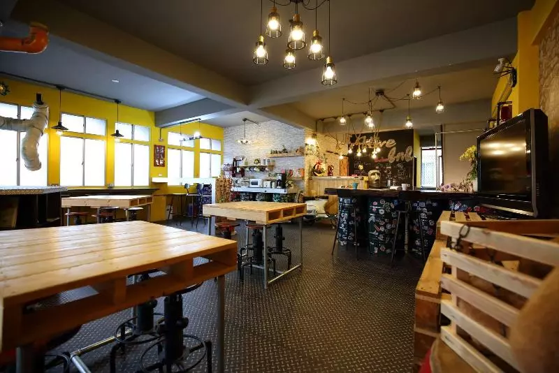 カプセルホテル 蜂巢膠囊旅店   Hive B&b