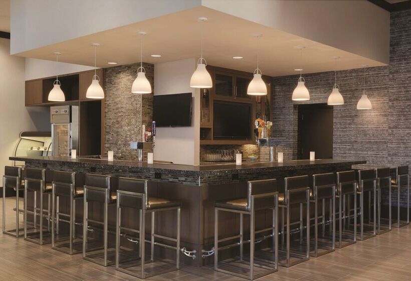 호텔 Embassy Suites By Hilton The Woodlands At Hughes Landing