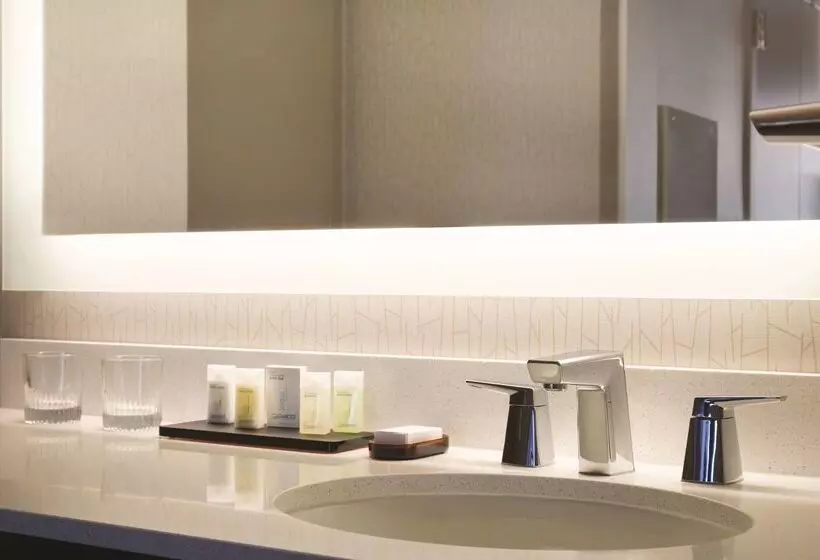 호텔 Embassy Suites By Hilton The Woodlands At Hughes Landing