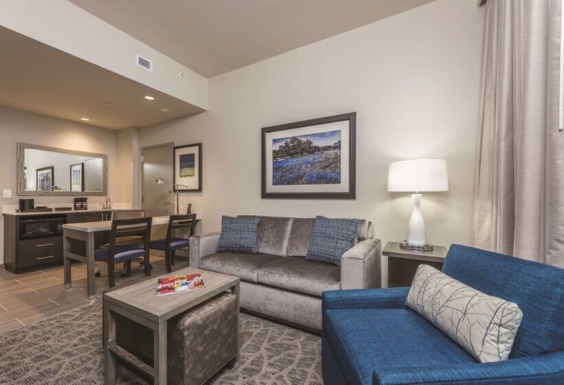 호텔 Embassy Suites By Hilton The Woodlands At Hughes Landing