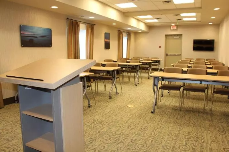 Hotel Holiday Inn Express & Suites Cold Lake, An Ihg