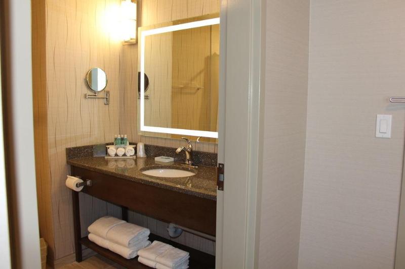 Отель Holiday Inn Express & Suites Cold Lake, An Ihg