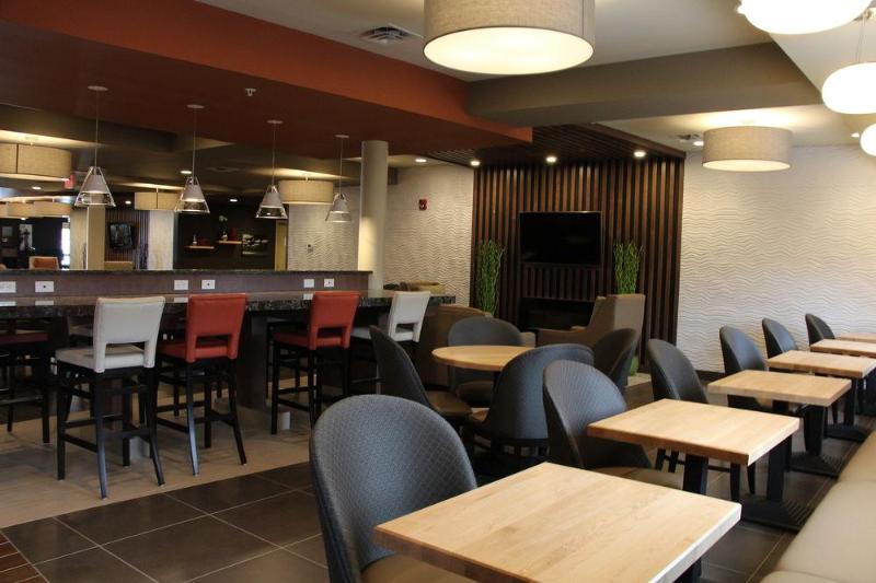 Отель Holiday Inn Express & Suites Cold Lake, An Ihg