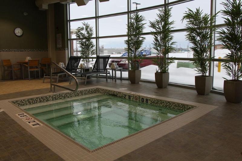 Отель Holiday Inn Express & Suites Cold Lake, An Ihg