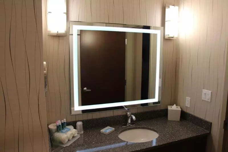 Hotel Holiday Inn Express & Suites Cold Lake, An Ihg