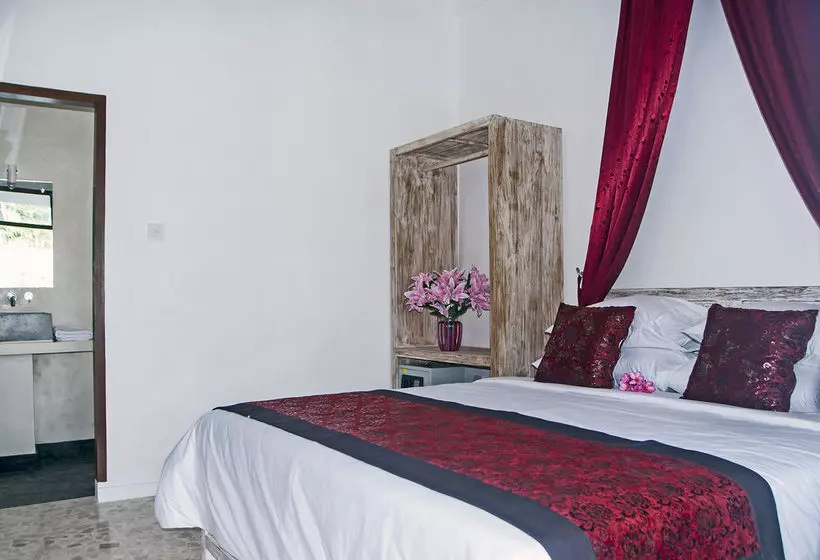 בית מלון כפרי Lombok Senggigi